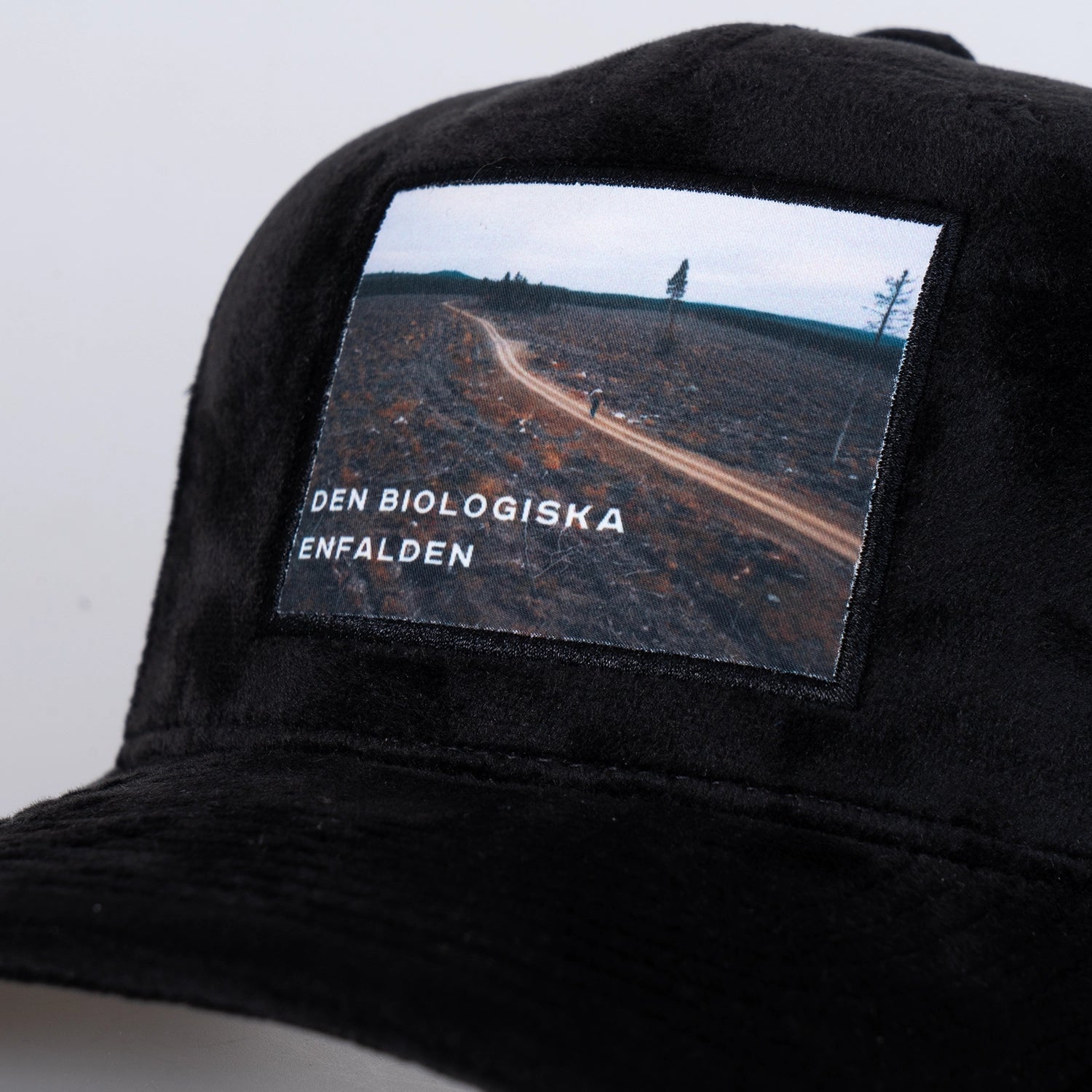 ENFALDEN VELVET TRUCKER CAP - BLACK