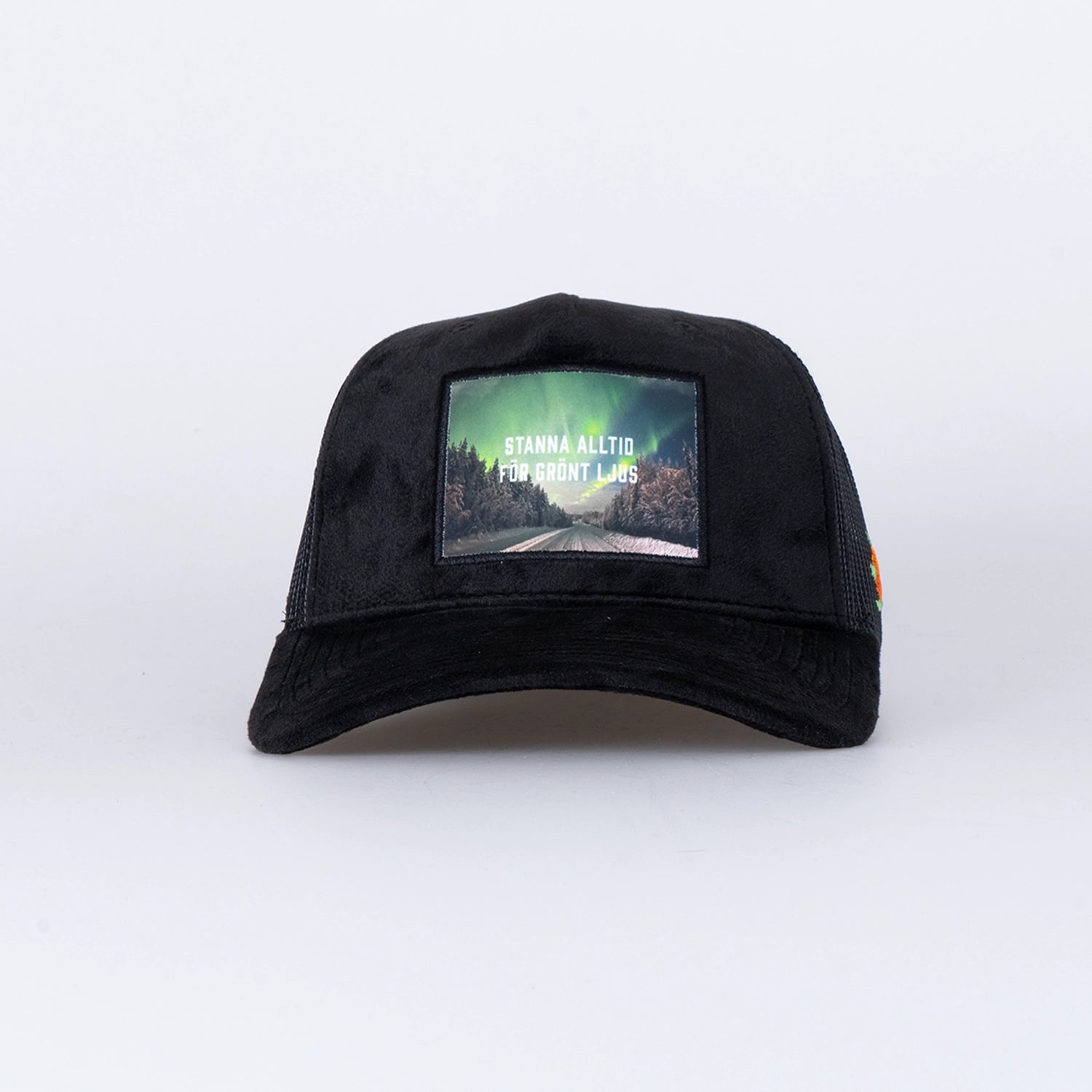 NORRSKEN VELVET TRUCKER CAP - BLACK