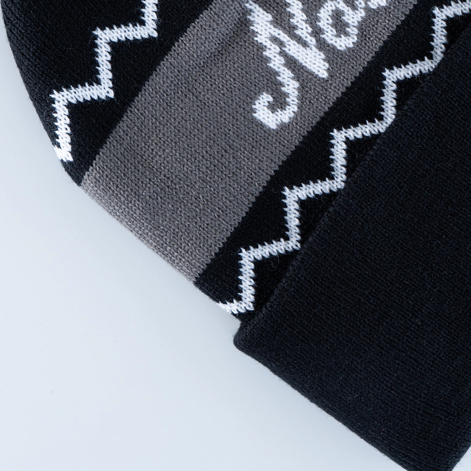 TGN POM POM BEANIE - BLACK