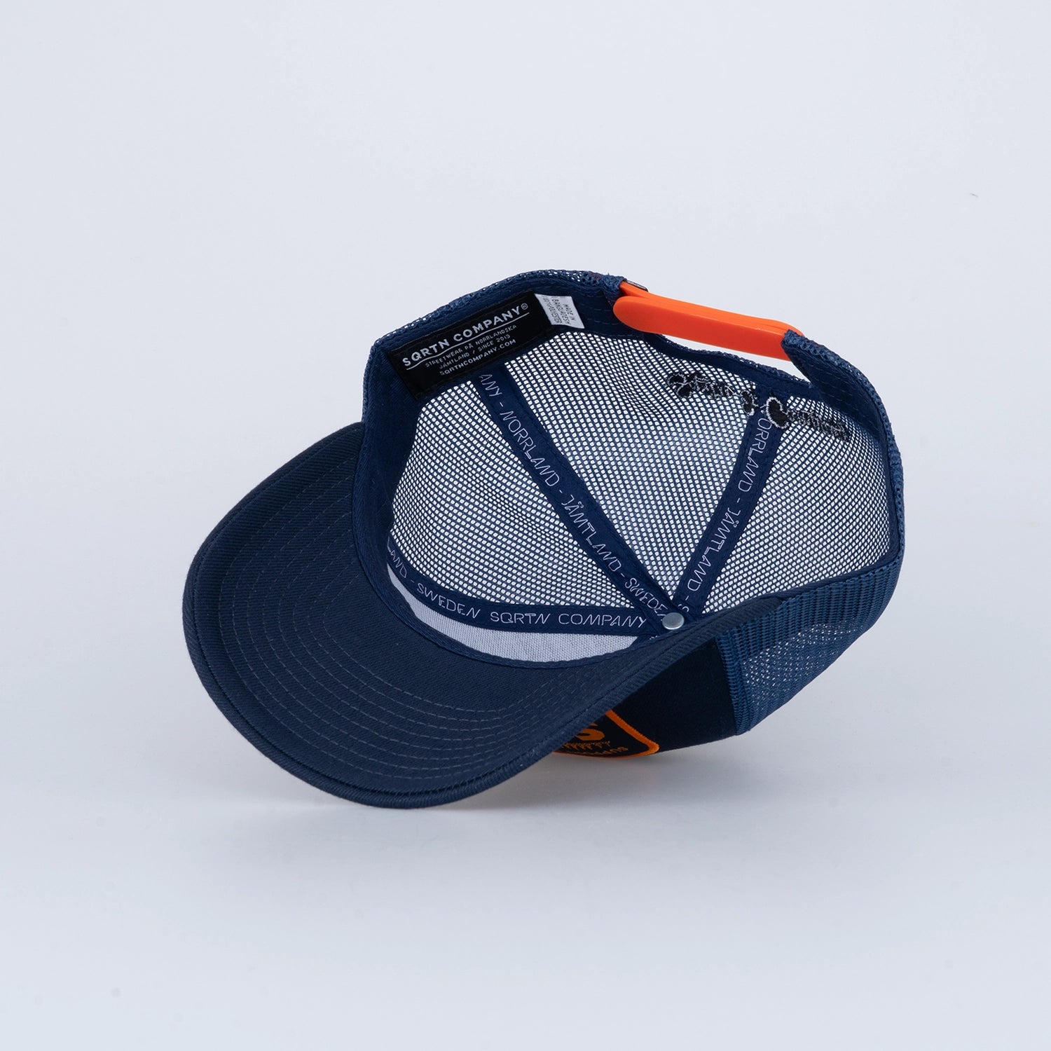 BEVARA LOW TRUCKER KEPS - HOOKED NAVY