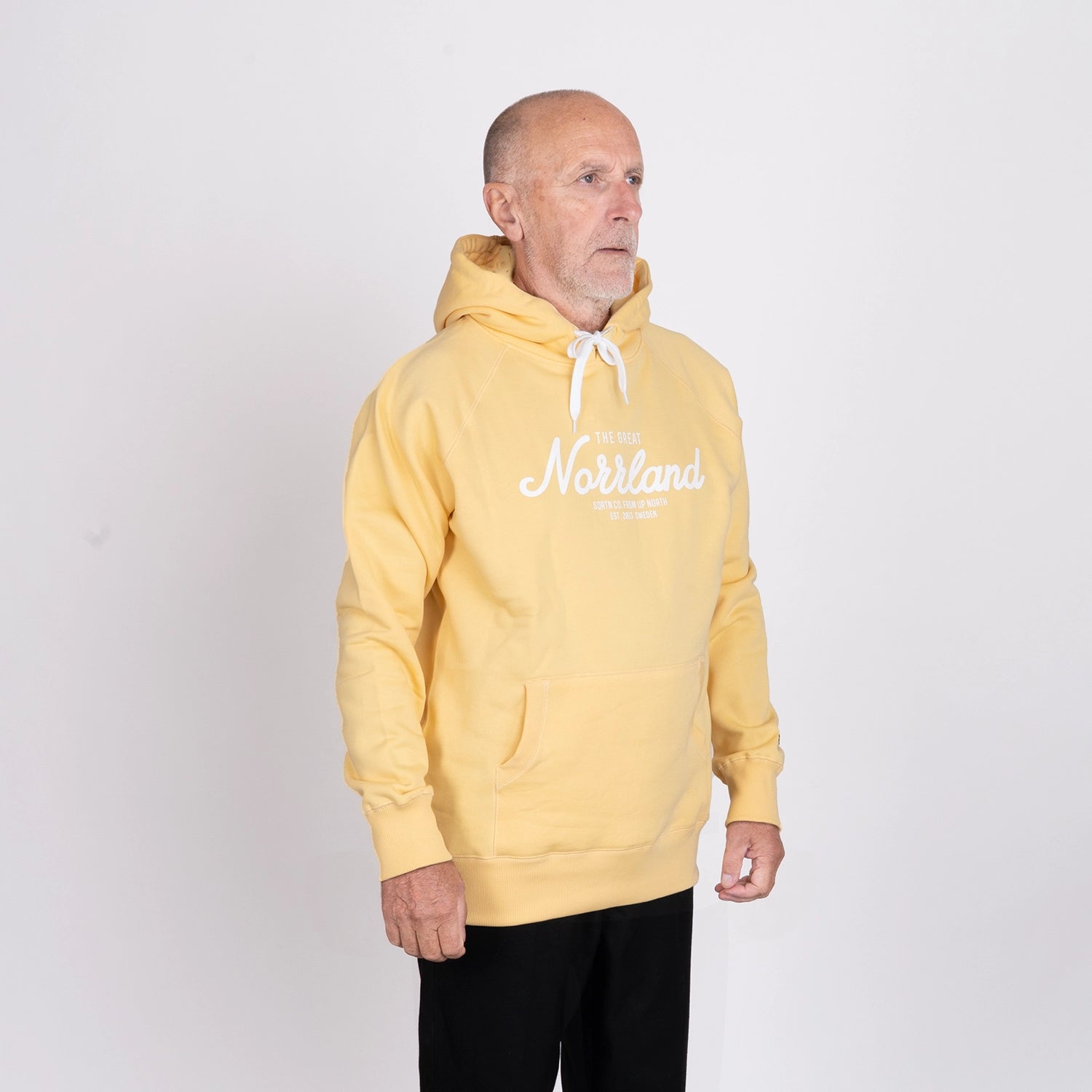 GREAT NORRLAND HOODIE - SOLBLEKT GUL