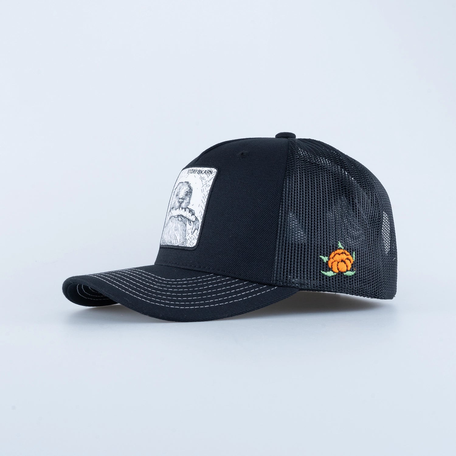 STORFISKARN TRUCKER CAP - HOOKED BLACK