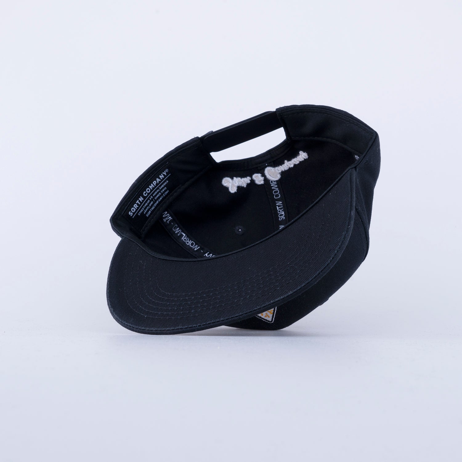 TRIANGLE CAP - BLACK